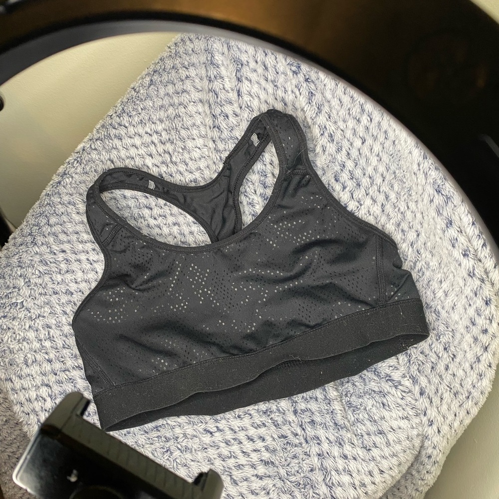 Black sports bra